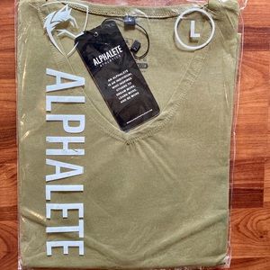 Alphalete Men’s V-Neck Martini Olive